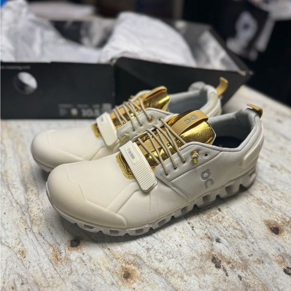 New in Box Men’s On Cloud 10.5 Limited Edition Moon Landing 50th Anniversary.